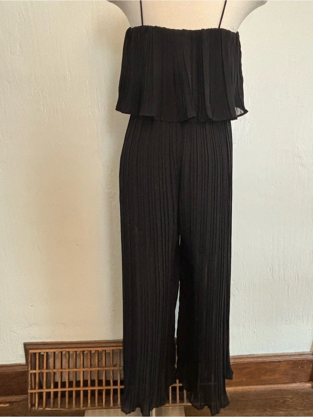 Black Elegant Vertical Pleated Jumpsuit by Shinestar Sz M - Picture 2 of 10